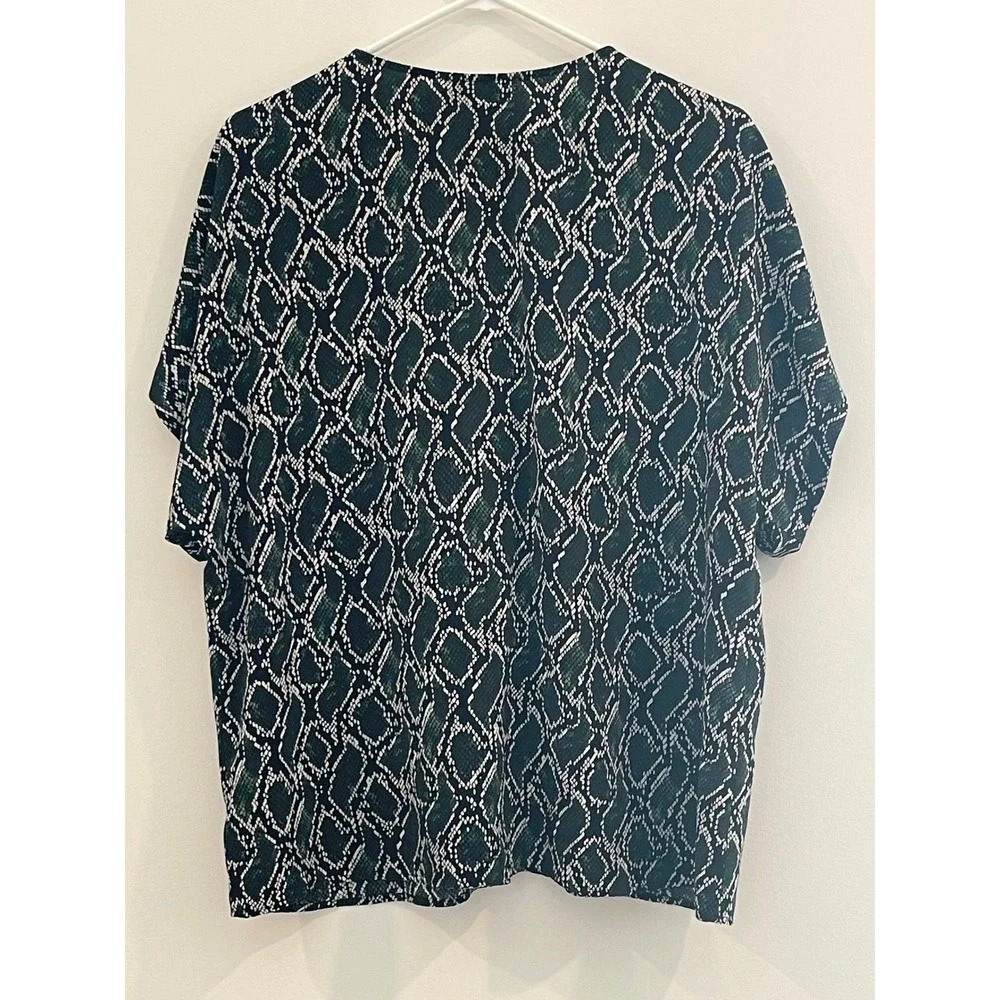 00061 - Michael Kors Green Snake Print Cold Shoulder Blouse‎ Top XL